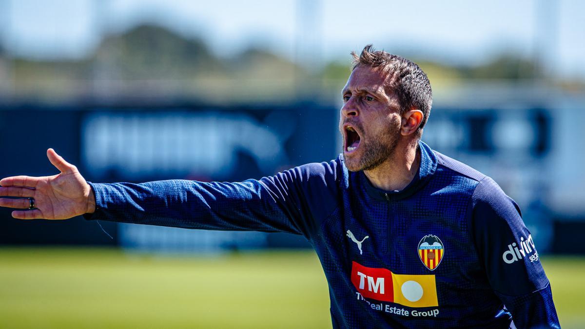 Óscar Sánchez debutó con el Valencia CF Mestalla