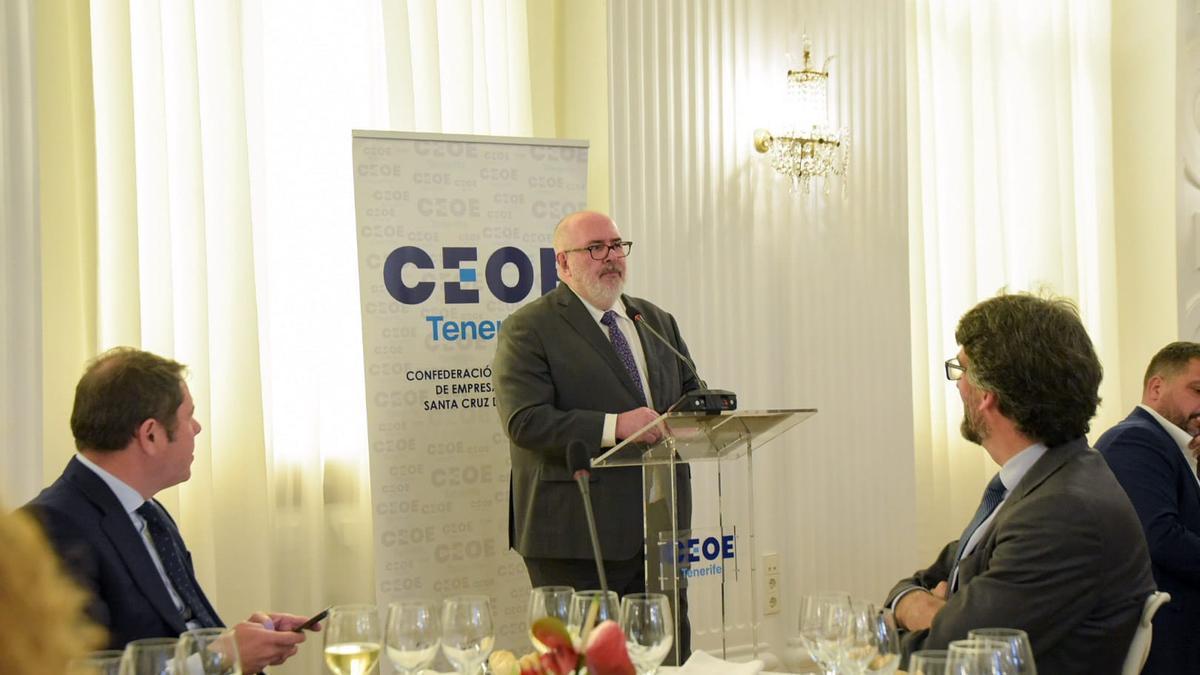 Pedro Alfonso, presidente de CEOE Tenerife, durante la reunión.