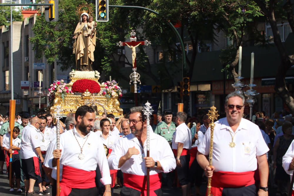 La procesión de la Virgen del Carmen por las calles de El Palo.