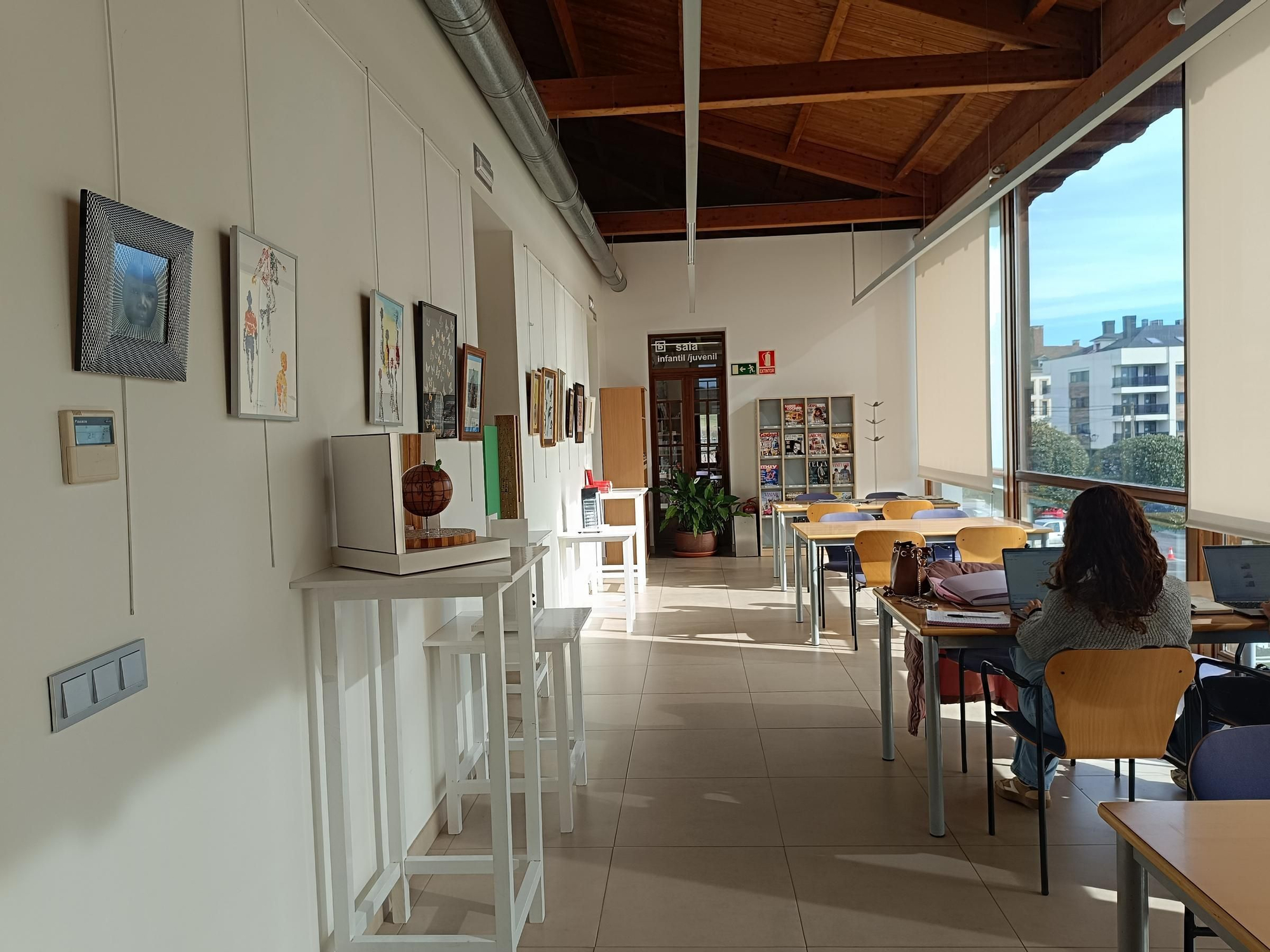 La búsqueda del placer protagoniza la exposición de Luis Vega en Llanera