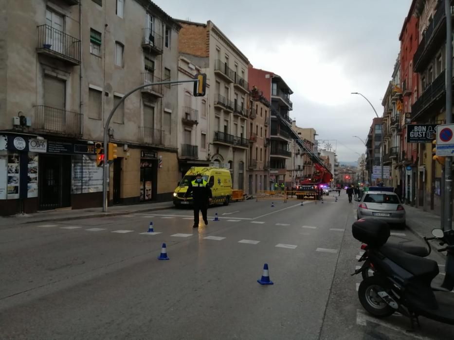 Despreniment d'una cornisa a la carretera de Vic