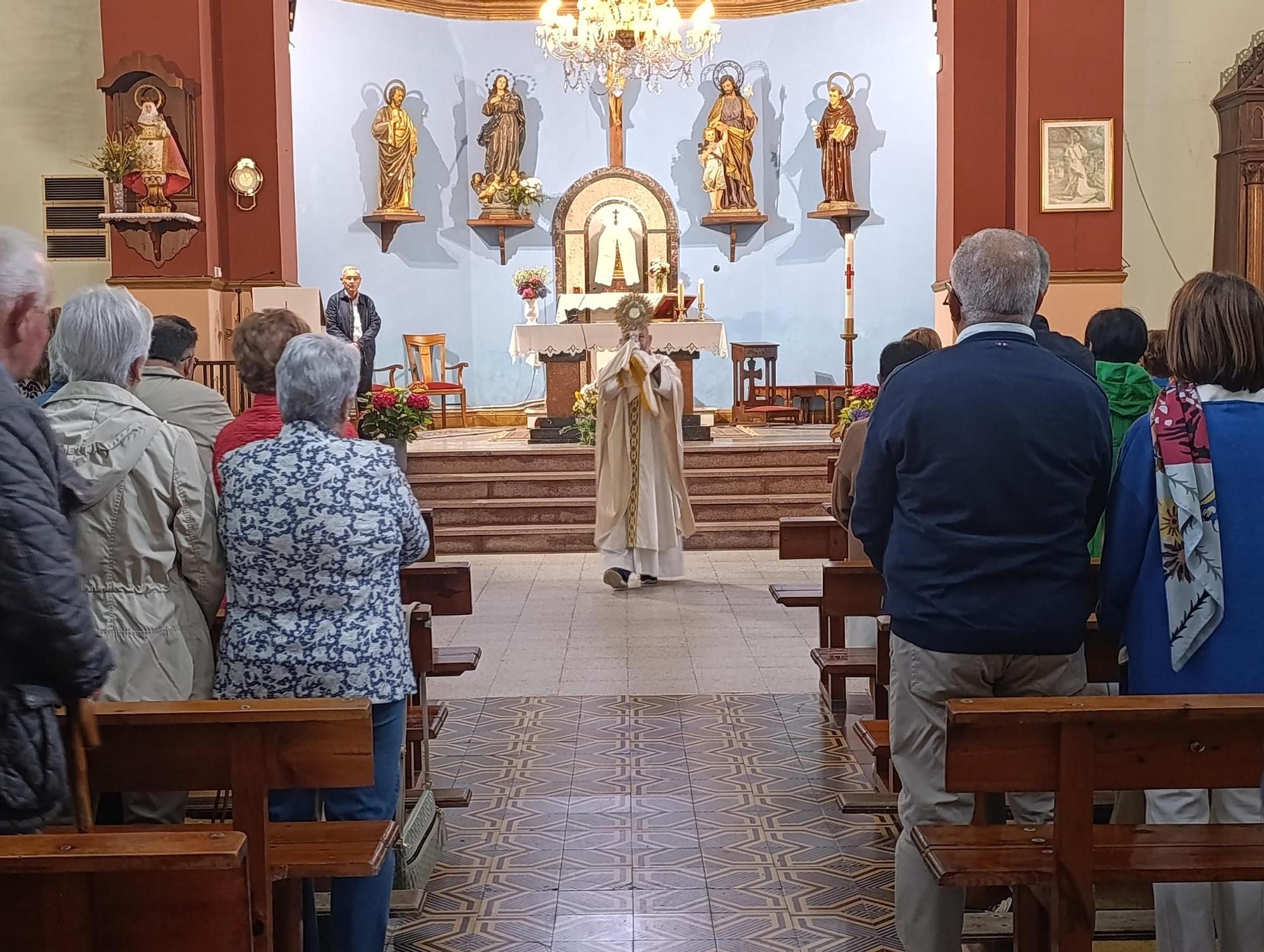 La lluvia impide la procesión del Corpus de Feleches
