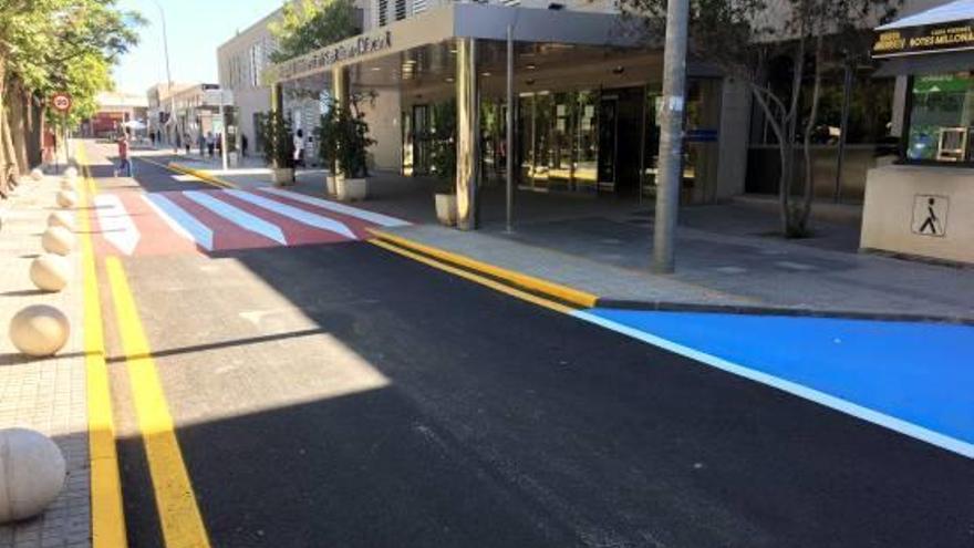 Vía de acceso a la puerta principal del Hospital de Sant Joan tras la remodelación.