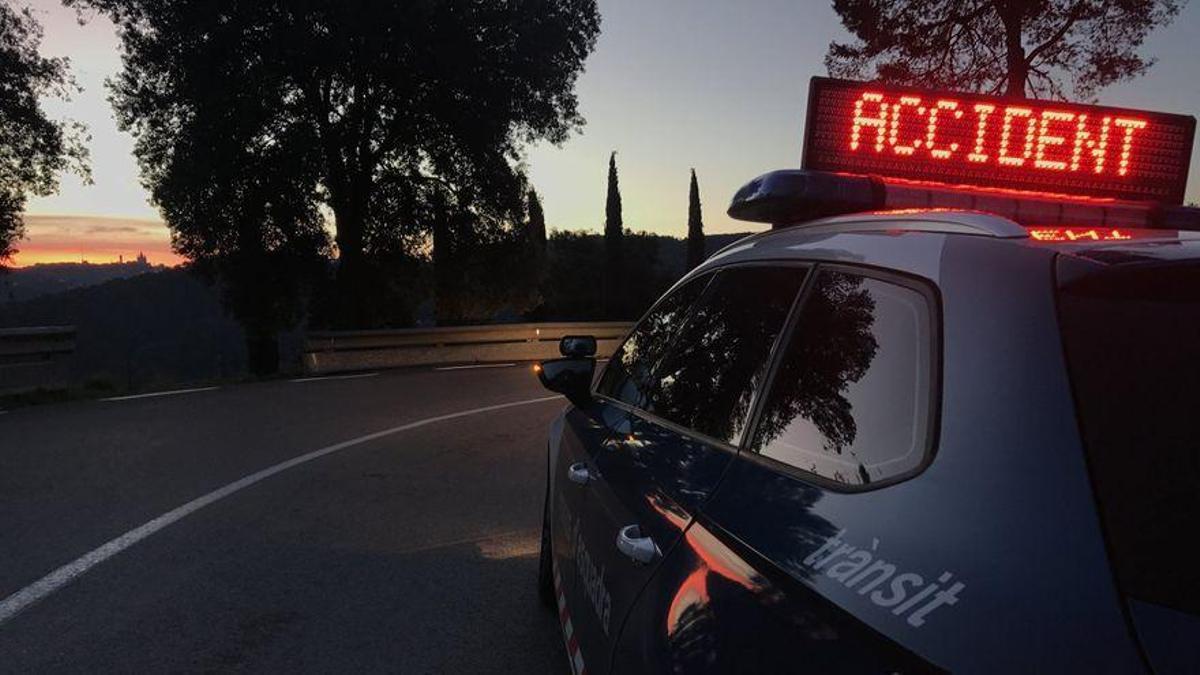Un vehicle ddels Mossos en un accident
