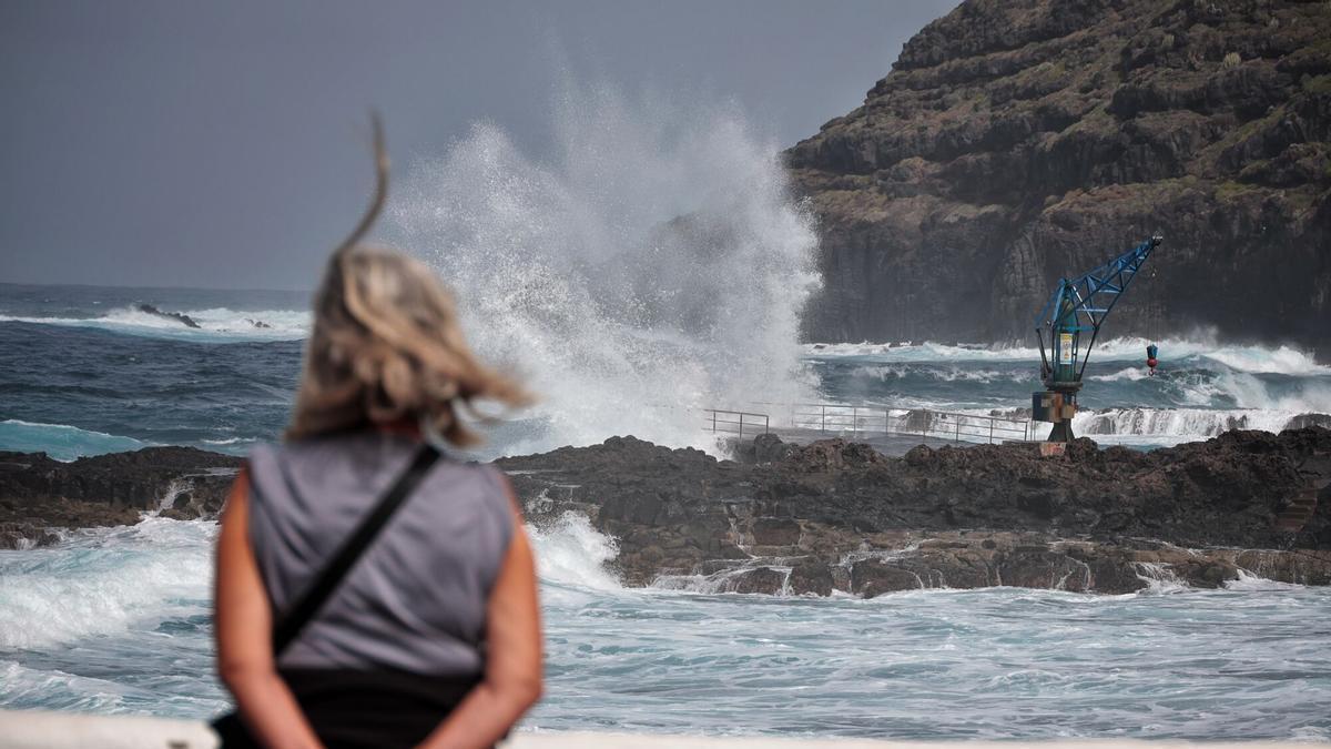 La Aemet prevé olas de hasta cinco metros en las costas y vientos fuertes del norte en el Archipiélago