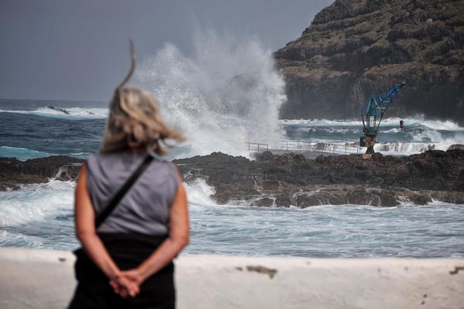 La Aemet prevé olas de hasta cinco metros en las costas y vientos fuertes del norte en el Archipiélago