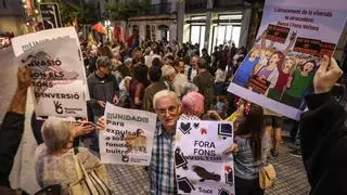 La lucha contra los desahucios llega a Alcoy: un centenar de personas protagoniza una concentración