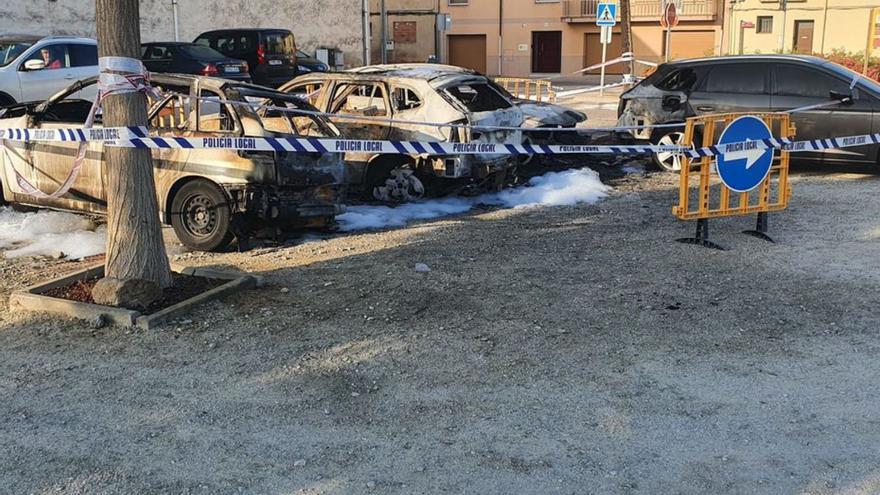L’incendi de cinc cotxes a Peralada va ser intencionat i va començar en un de robat
