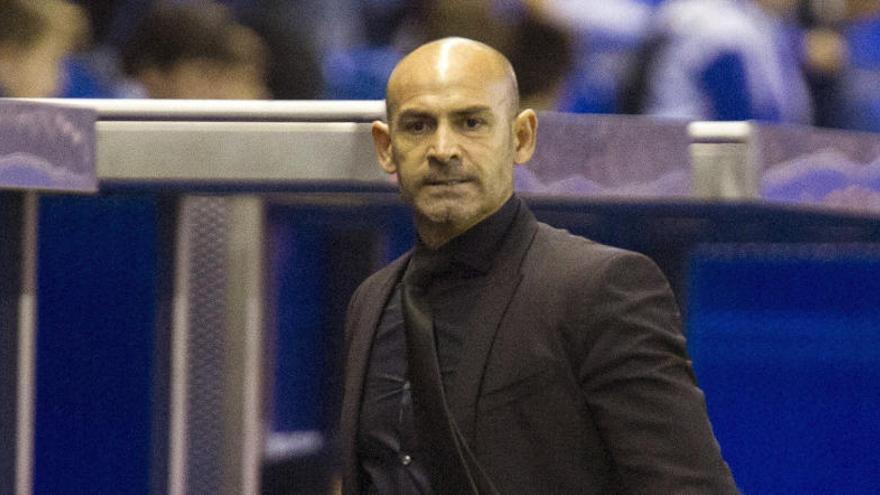 Jémez durante un partido con el Granada.