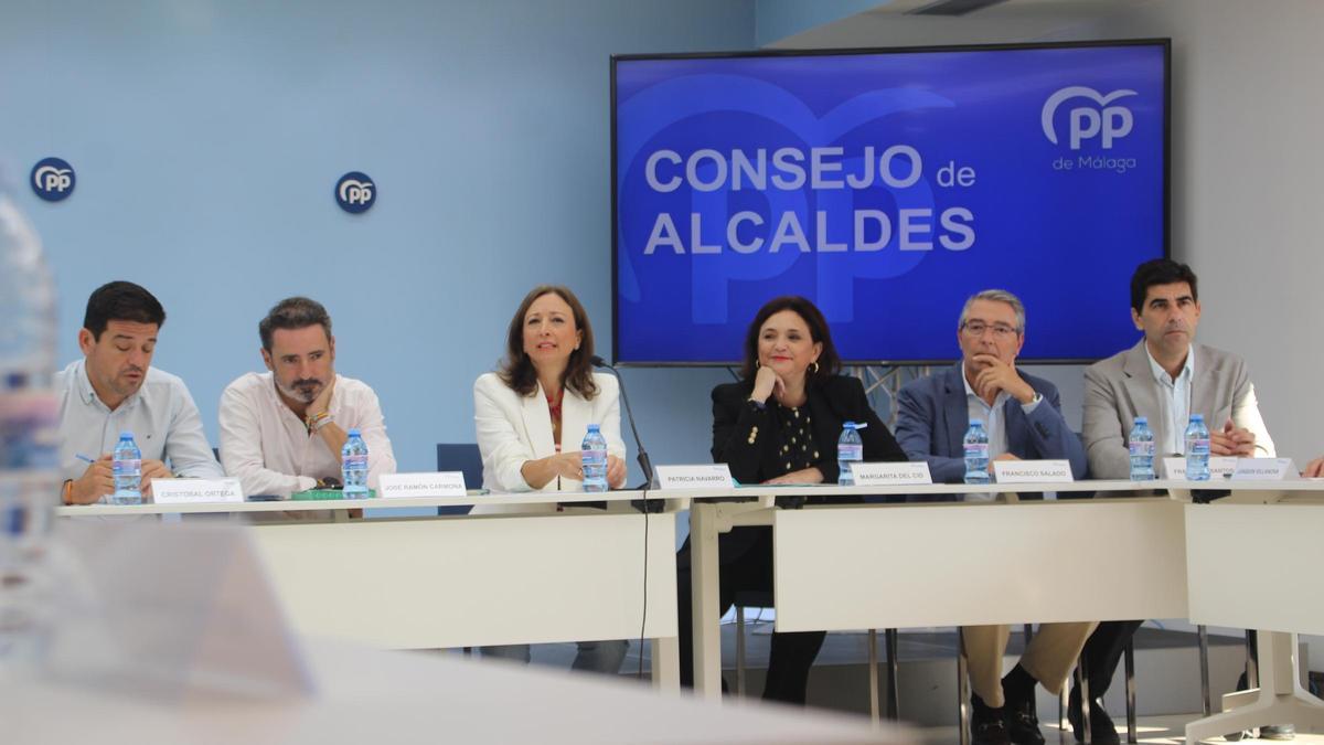 Reunión del Consejo de Alcaldes del PP en la que se han anunciado las oficinas 'antiokupas'.