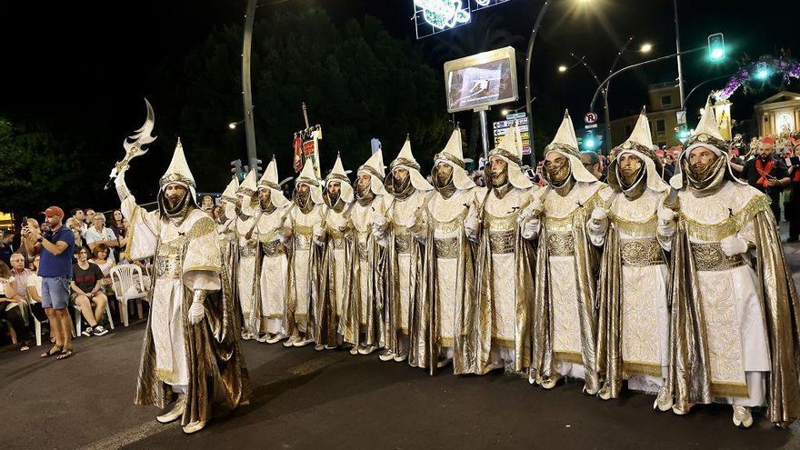 Moros y Cristianos reviven en la Gran Vía de Murcia la historia que siempre perdura