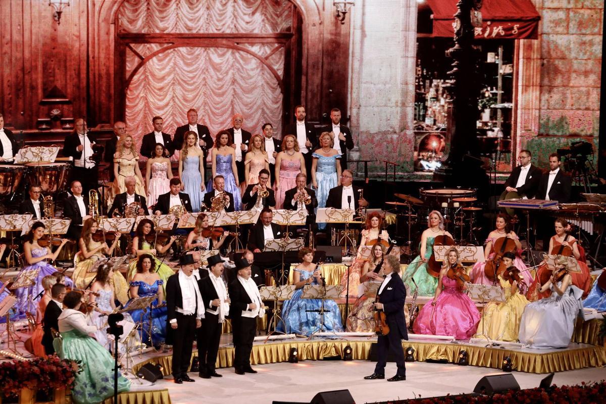 Nueva fiesta alegre y cálida en torno a la música a cargo de André Rieu Nueva fiesta alegre y cálida en torno a la música a cargo de André Rieu