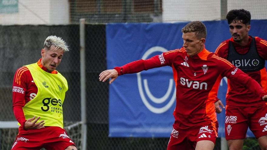 Isi Gómez y Alberto González en un entrenamiento del Real Murcia.