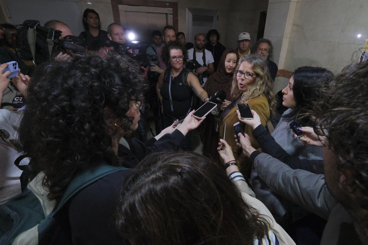 Paralizan el desahucio de ocho familias en Nicolás Estébanez