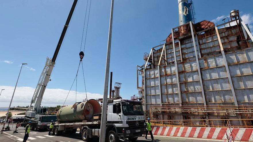 Así se desmonta la Refienería de Santa Cruz