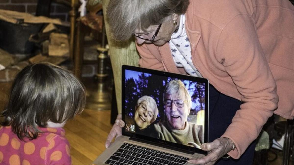 ¡Cuidado con los abuelos! La soledad de estos días aumenta su melancolía, aislamiento e incomprensión