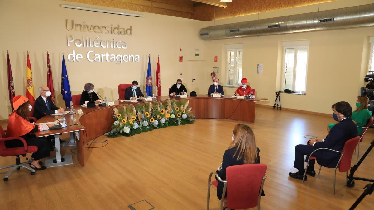 Un momento del solemne acto celebrado en la UPCT.