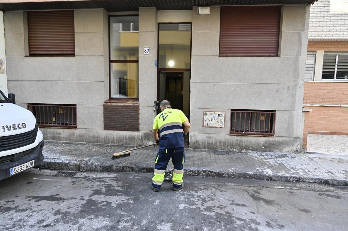 Edificio incendiado esta mañana en el barrio del Arrabal.