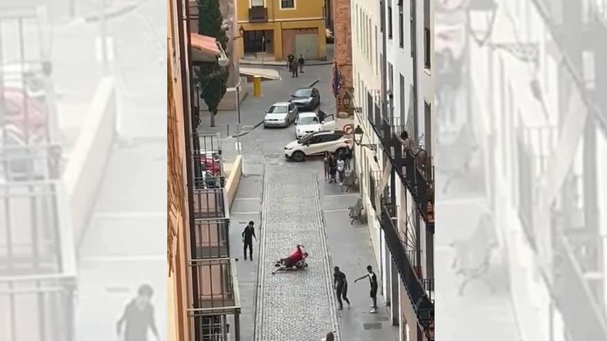 Un hombre golpea a otro, que portaba un cuchillo, en la rúa Dato de Calatayud