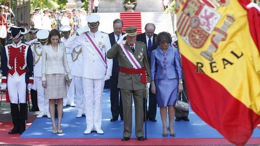 El Rey preside entre aplausos de miles de ciudadanos su último día de las Fuerzas Armadas