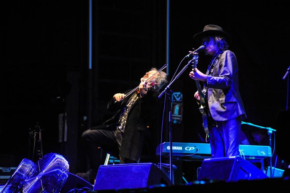 The Waterboys vence a la llovizca