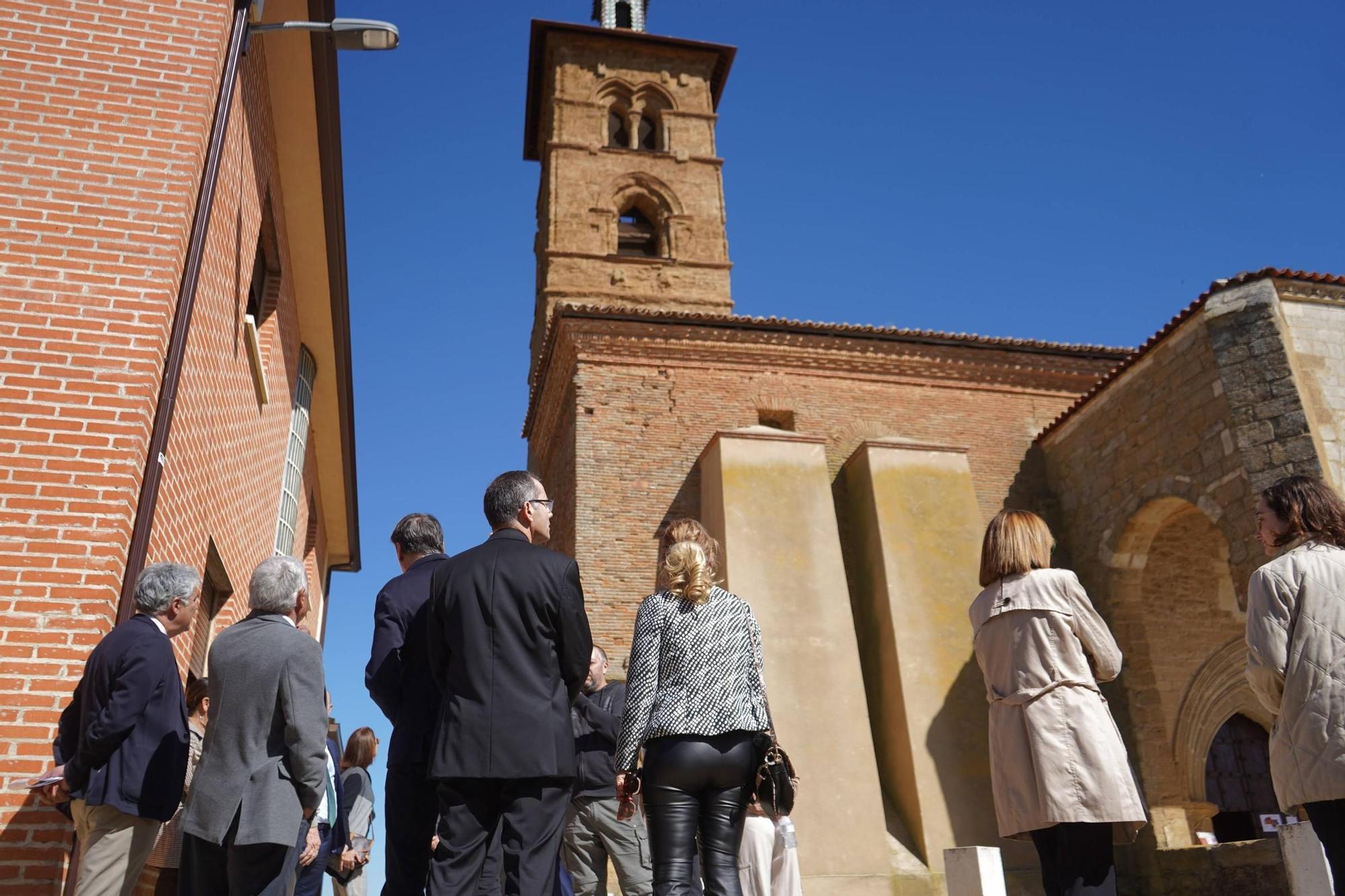 GALERÍA | La torre de la iglesia de Castroverde de Campos vuelve a brillar