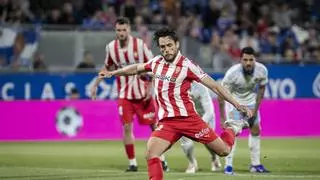 El Sporting de Gijón conquista un Zaragoza (1-3) en guerra y a un paso de Primera Federación