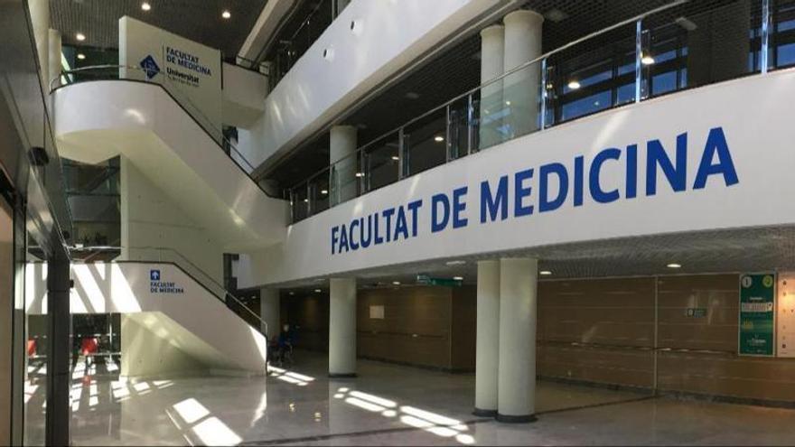 Los médicos y sanitarios de Baleares tendrán más facilidades para incorporarse como profesores de la UIB