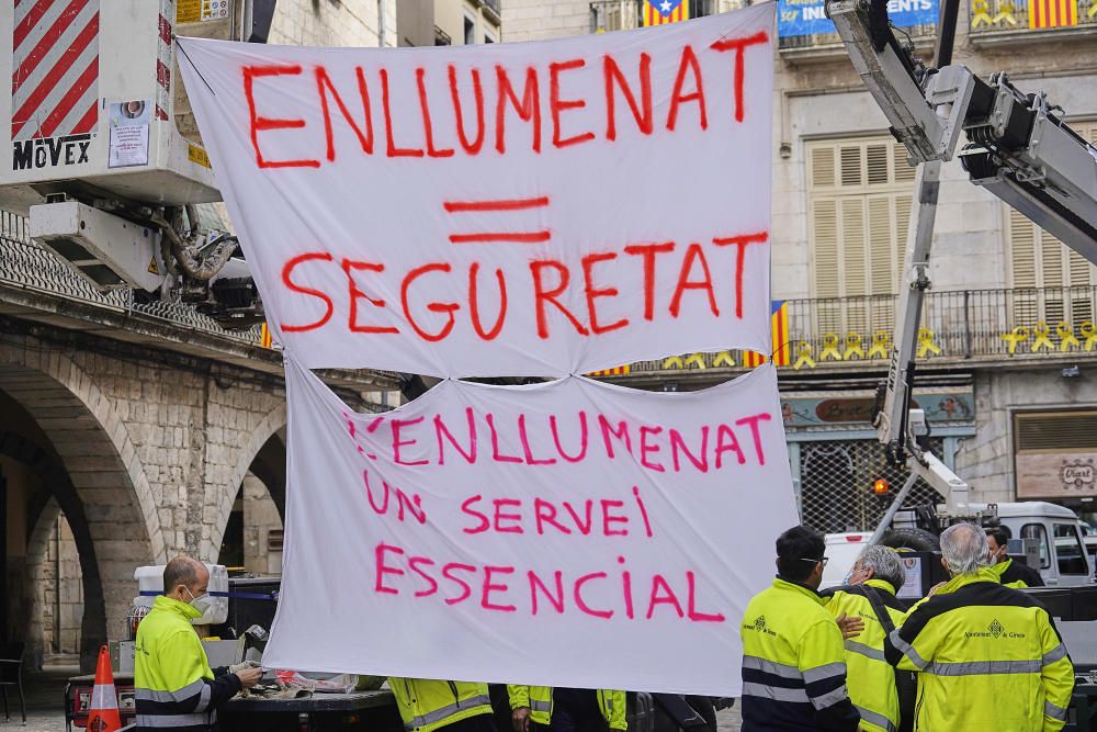 Protesta de la brigada d'enllumenat de Girona