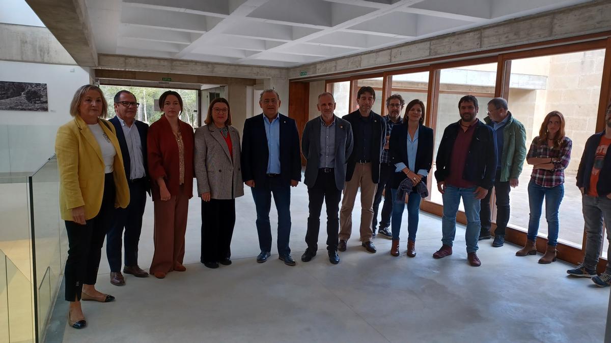 Las autoridades han recorrido las instalaciones del nuevo museo del Puig de sa Morisca.