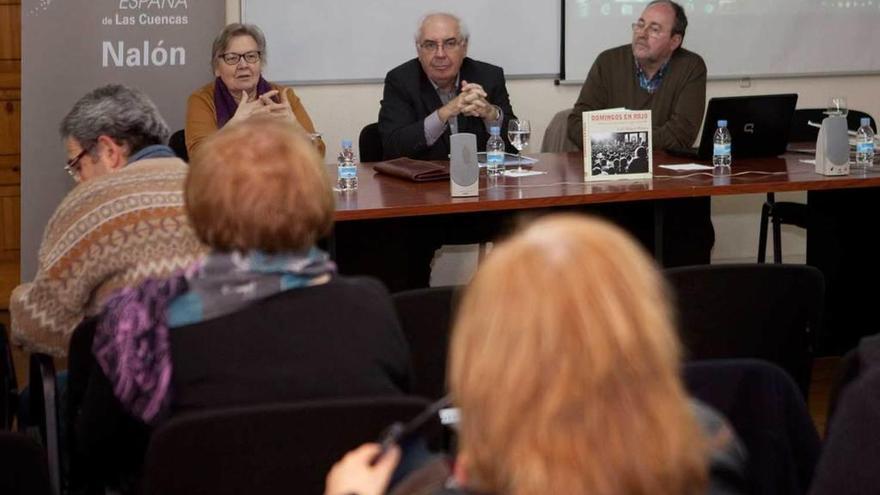 Luisina Marrón, Vicente Álvarez Areces y el autor del libro, Luis Miguel Piñera.