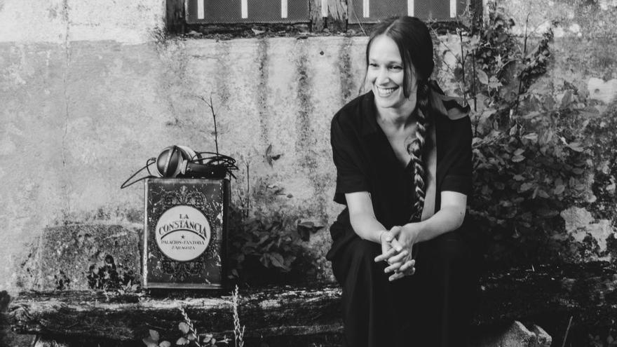 Carme López, Carmela, na aldea do Incio onde vive. | Awa Pombo @estudio.bo