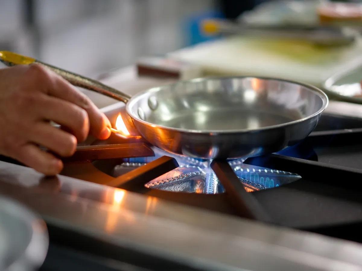 Las cocinas de gas emiten grandes cantidades de partículas tóxicas