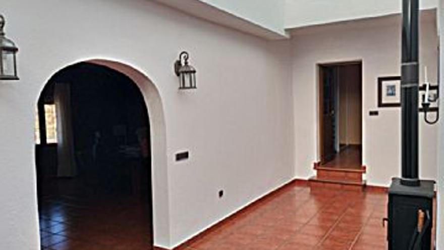 283.700 € Venta de casa en San Cristóbal de la Laguna, 4 habitaciones, 4 baños...