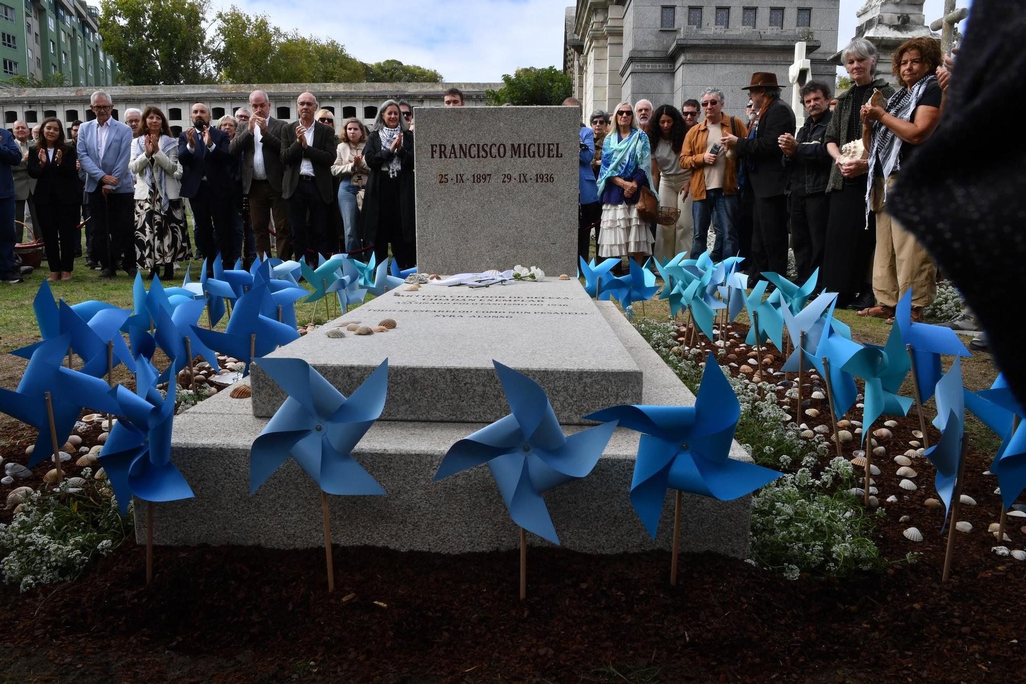 Recepción e enterro dos restos do pintor Francisco Miguel