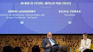 Madrid. 15.04.2024. Sergi Loughney, director de Relaciones Institucionales y Comunicación de Fundación La Caixa, y la periodista Silvia Tomás. Presentación del Foro Económico y Social del Mediterráneo.