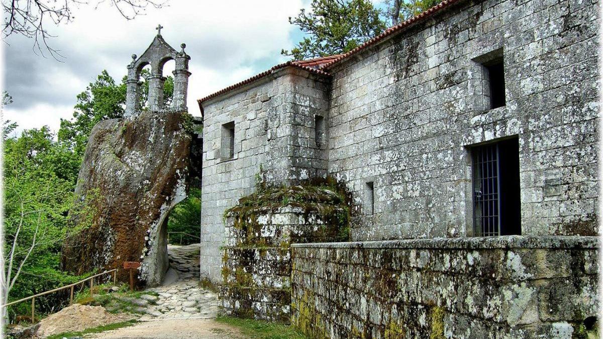 El monasterio de San Pedro de Rocas.