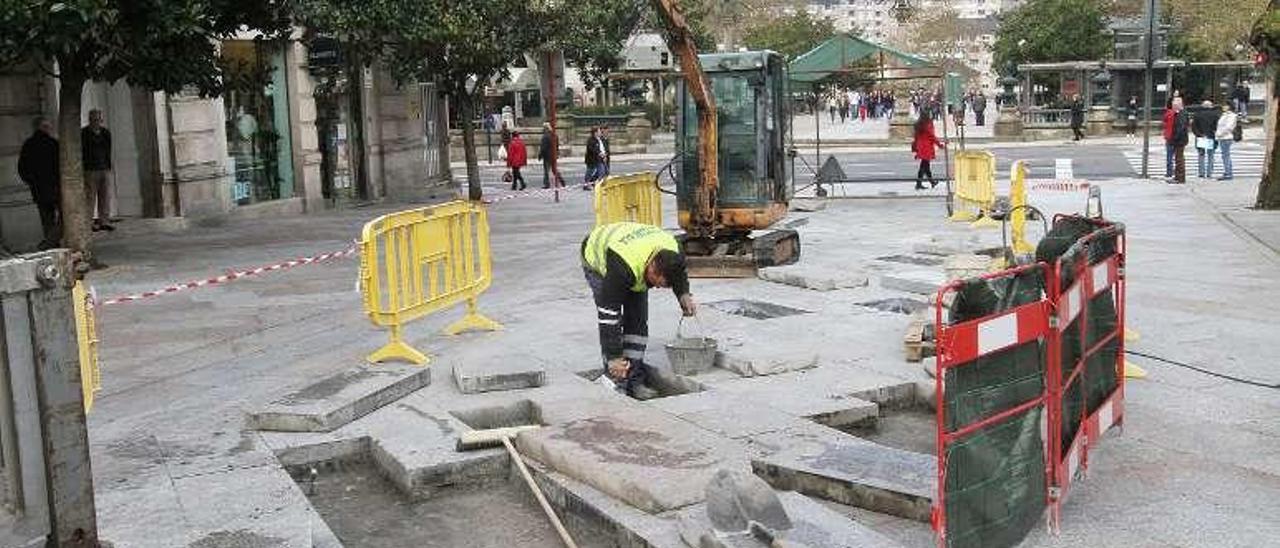 Obras de arreglo en aceras en calles de la ciudad. // Iñaki Osorio