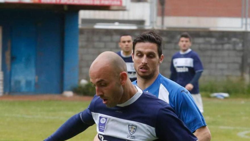 Dani López controla el balón, en el partido ante el Avilés.