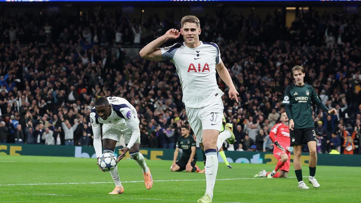 Tottenham Hotspur – Copenhague | El gol de Van de Ven