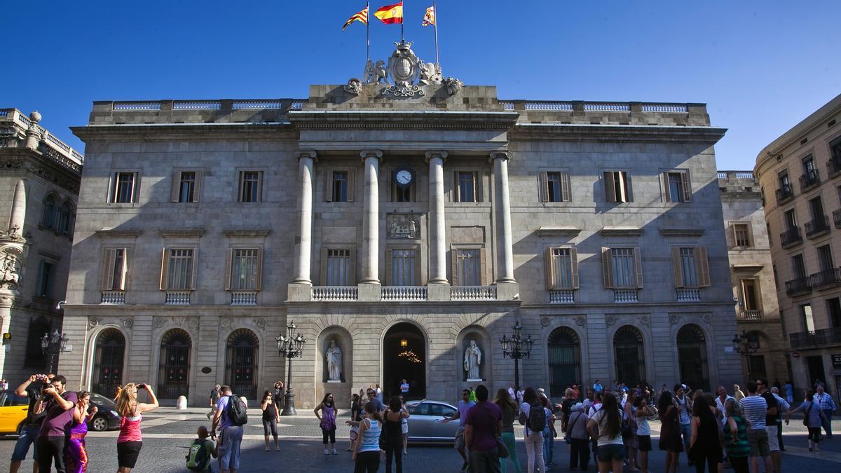 Fachada del Ayuntamiento de Barcelona, en la plaza de Sant Jaume de la capital catalana.