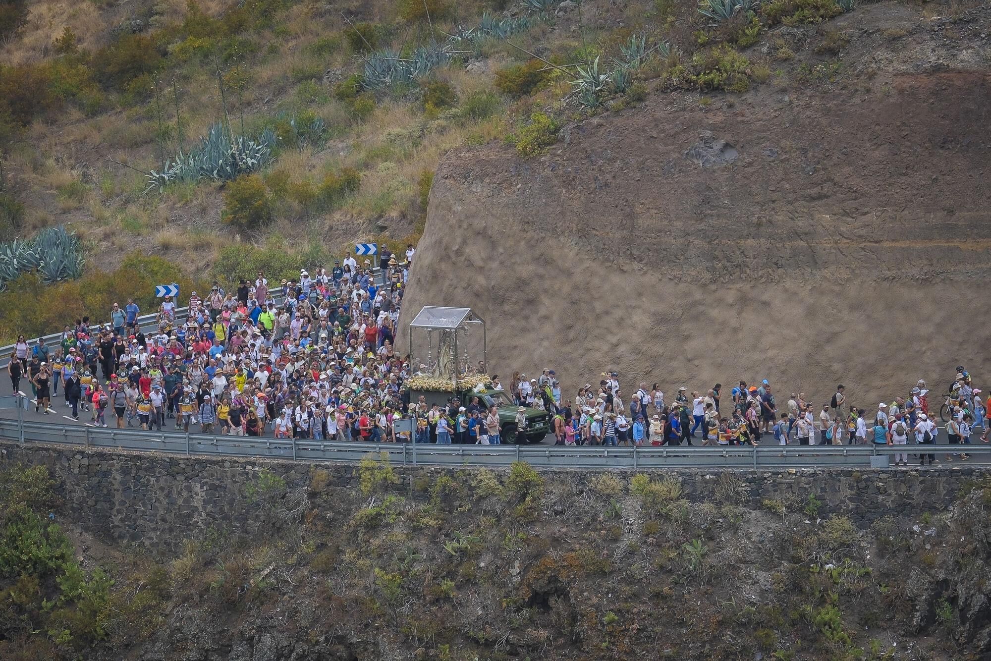 El regreso de la Virgen del Pino a Teror visto desde el aire