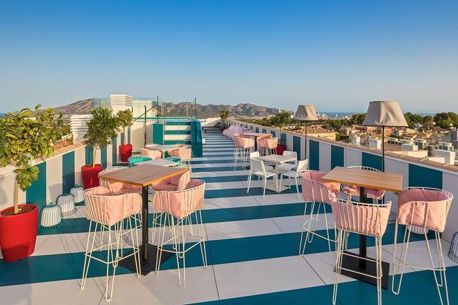 Terraza del hotel Barceló Nucia Palms