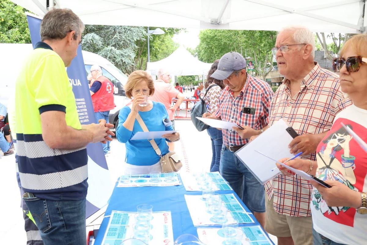Feria técnica y tecnológica en La Marina, dentro de las actividades de la Semana de las Personas Mayores.