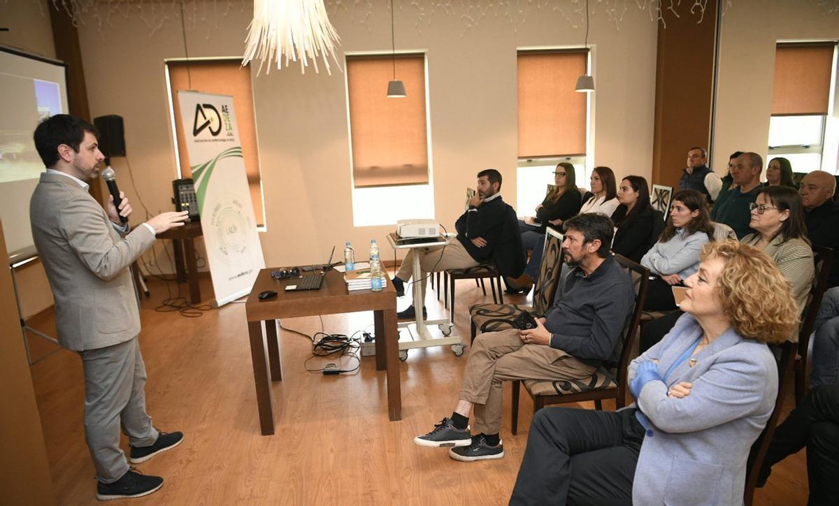 Rafael Berrocal, durante su intervención en la jornada celebrada ayer en Lalín.
