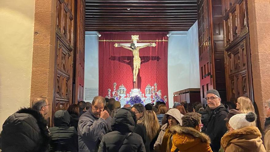 La Laguna suspende la Madrugada y espera por el tiempo para el resto de procesiones del Viernes Santo