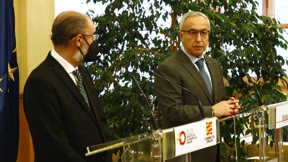 Reunión entre el presidente aragonés, Javier Lambán, y el del COE, Alejandro Blanco, en una de las visitas de este a Zaragoza.
