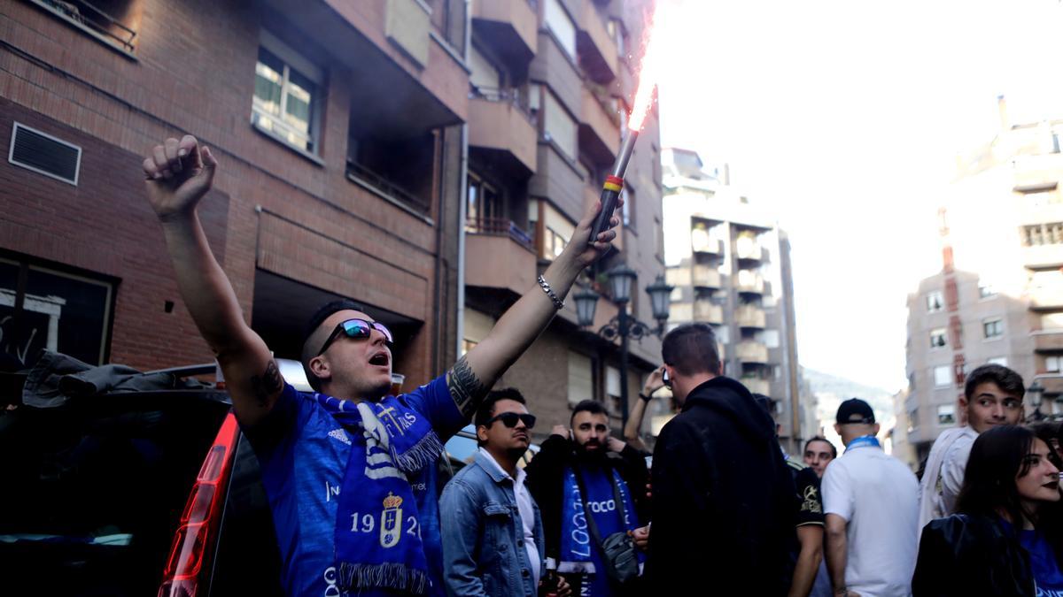 Ambiente de las aficiones en los prolegómenos del derbi