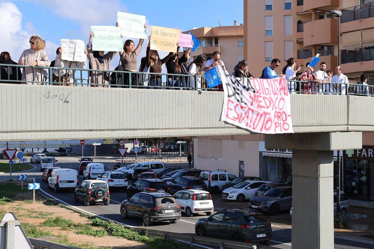 Las imágenes de la manifestación organizada por los sanitarios de Ibiza