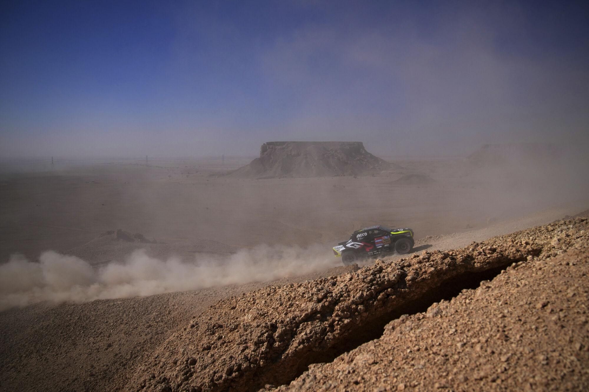 Driver Guy David Botterill and co-driver Dennis Murphy compete during the ninth stage of the Dakar Rally between Riyadh and Haradh, Saudi Arabia, Tuesday, Jan. 14, 2025. (AP Photo/Christophe Ena)